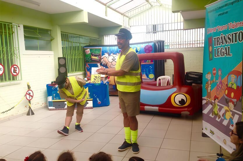 Projeto Diverte Teatro Viajante (Ciência Divertida). A Doble Cultura é parceira do Ciência Divertida desde 2013, captando recursos para a realização dos espetáculos e fazendo o atendimento ao cliente. Patrocinadores com a Doble Cultura: MRS Logística, Monsanto, Sanavita, Denso e OJI Papéis Especiais.