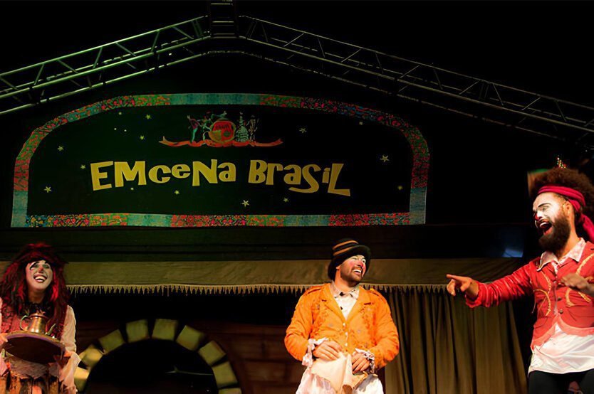 Projeto Emcena Brasil. A Doble Cultura é parceira do Emcena Brasil desde 2012. Responsável pela captação de recursos para a realização do projeto e pelo atendimento aos patrocinadores. Clientes atendidos pela Doble Cultura nesse projeto: Monsanto, Suzano Papel e Celulose, Duratex, Arcelor Mittal e Vale.