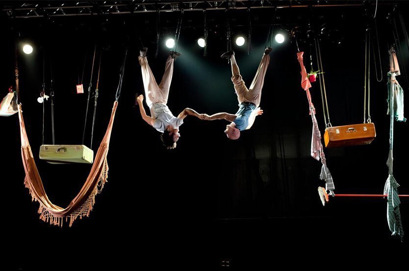 Projeto Solas de Vento. A Doble Cultura é responsável pela inscrição em leis de incentivo, captação de recursos e coordenação geral dos projetos da companhia desde 2009. Três projetos grandes foram realizados: Os Homens de Solas de Vento (2011), A Volta ao Mundo em 80 Dias (2012) e Viagem ao Centro da Terra (2015).