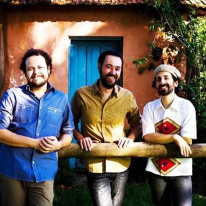 Projeto para o Trio Curupira. Participaram no Rock In Rio – Lisboa/2004. Finalista no Prêmio Visa Instrumental. Formado por André Marques, Fabio Gouvea e Cleber Almeida, o trio foi contemplado em 2012 com edital da Secretaria da Cultura do Estado de São Paulo elaborado pela Doble Cultura, para produzir seu quarto álbum Janela.