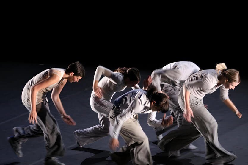 Projeto para o espetáculo da companhia britânica de dança contemporânea Candoco em 2009. Parceria com a Aymberê Produções Culturais. Apresentações no Teatro Alfae realização de programa educativo, composto de workshop e palestra, no Centro Cultural São Paulo. Realizado por meio do ProAC ICMS. Patrocínio da Nestlé.